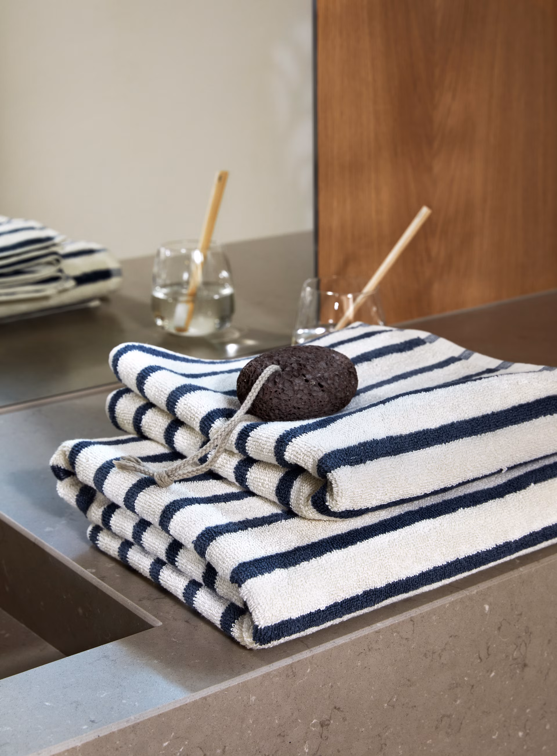 Everyday stripe handduk blå